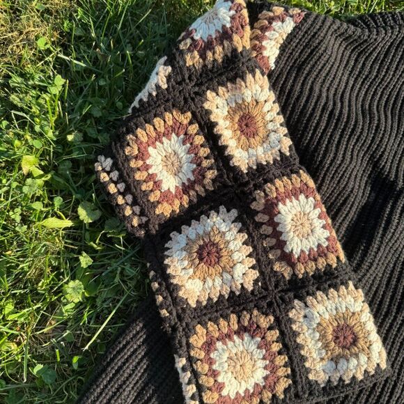 Pink Lily Women's Wanna Be With You Crochet Sleeve Sweater XL - Picture 2 of 3